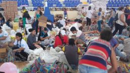 Hundreds of hands ready to bless!