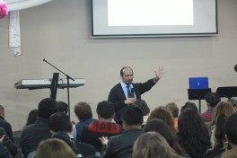 Dr. Terry Casiño, during one of his conferences in Quito, Ecuador