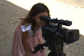 This little girl´s curiosity will surely help her to make her dreams come true