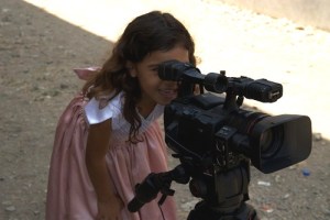 This little girl´s curiosity will surely help her to make her dreams come true
